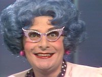 dame_edna_willesee_at_seven_1_2.jpg